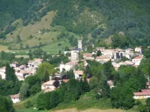 Das Dorf Belcaire Blick auf die Kirche