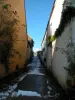 De kleine straatjes van La Perrière onder de sneeuw
