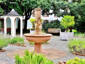 Fontaine dans un parc de la vieille ville (© J.E)