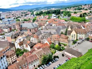 La ville, vue de la terrasse du château (© Jean Espirat)