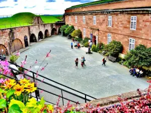 Cour d'honneur du château de Belfort (© Jean Espirat)