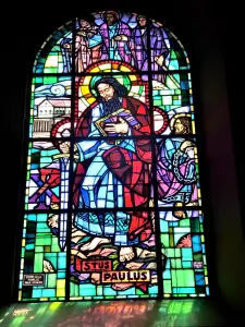 Stained glass window of Saint Paul (© J.E)