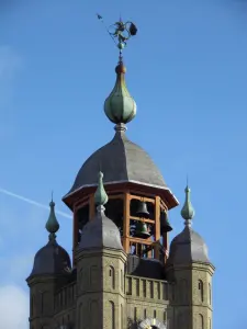 Il campanile sormontato campanile Nicolas leone