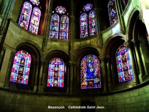 Finestre della cattedrale (© Jean Espirat)