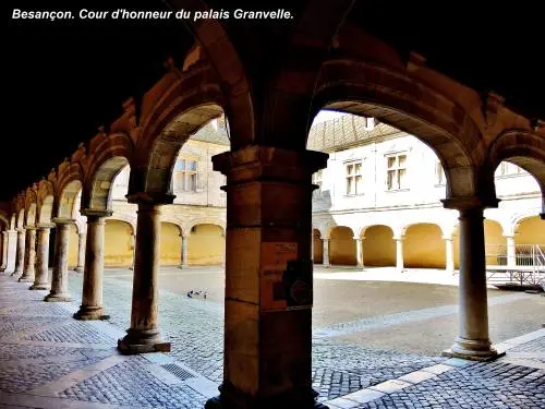 Palais Granvelle - Monument à Besançon