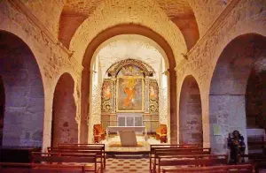 Het interieur van de kerk Saint-Etienne