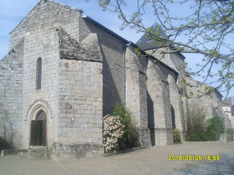 Church Saint-Léger - Monument in Bessines-sur-Gartempe