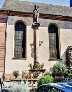 Columna con estatua de San León IX (© I)
