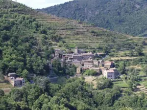 Vue du village et de son environnement en terrasses