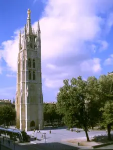 La tour Pey Berland, clocher de la cathédrale (© F. Poincet)