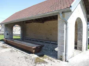 Autre lavoir couvert (© J.E)