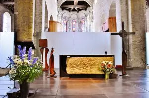 El interior de la iglesia de Saint-Jean-Baptiste