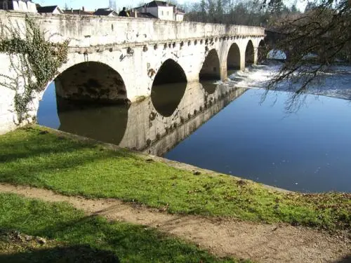 Brantôme en Périgord - Reflets dans la Dronne