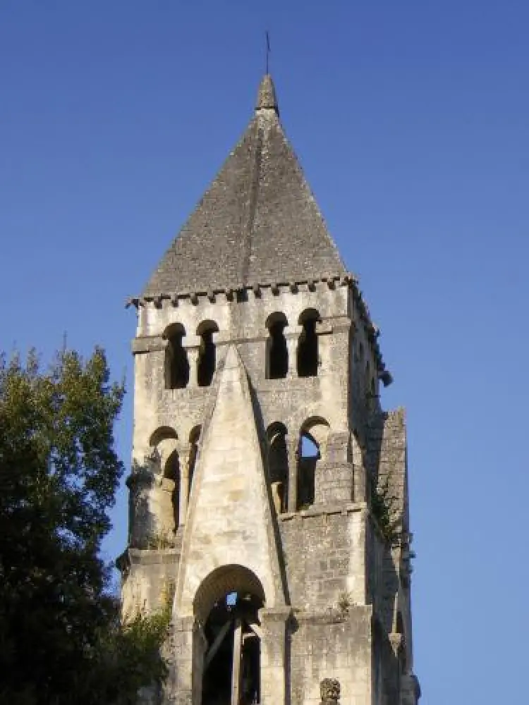 Brantôme en Périgord - Clocher de Brantôme, l'un des plus vieux de France