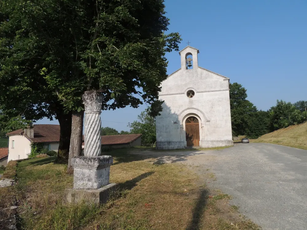 Brantôme en Périgord - Colonne romaine et église Saint-Symphorien de Sencenac