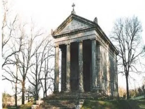 Capilla Expiatoire du Champ-des-Martyrs - Monumento en Brech