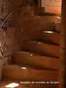 Замок Кастельно - лестница в подземелье
