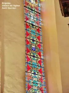 Glas in lood raam van het koor van de kerk (© Jean Espirat)