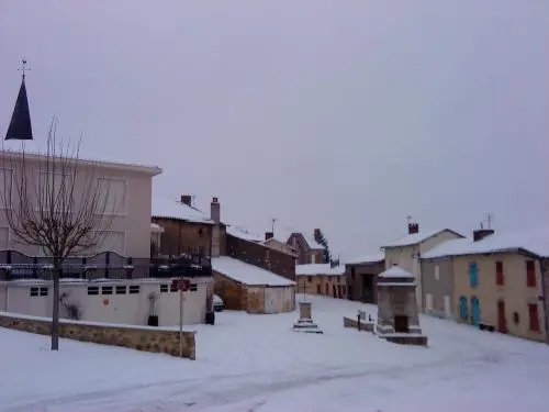 Brillac - Place Fontaine Gaillard