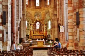 Interior de la basílica