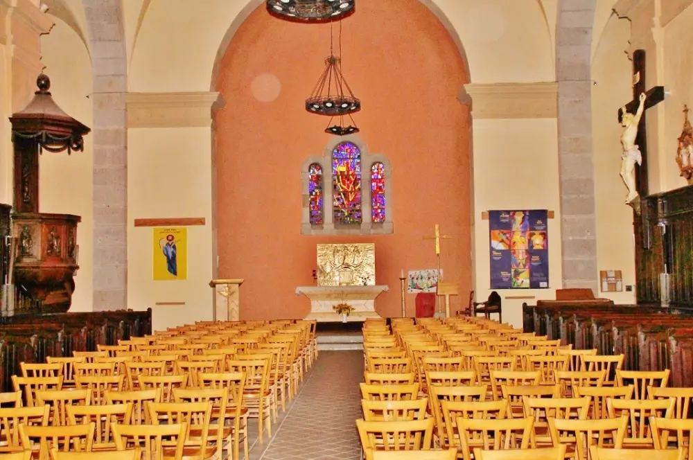 Brives-Charensac - El interior de la iglesia de Notre-Dame