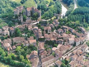 Luchtfoto van Bruniquel