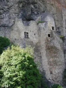 Remains of the castle of the English Cabrerets