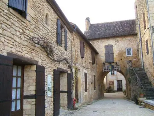 Cadouin - Führer für Tourismus, Urlaub & Wochenende in der Dordogne