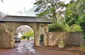 Porche de l'abbaye de la Joie Notre-Dame