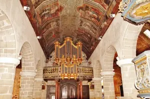 Interieur van de kerk van Saint-Cornély