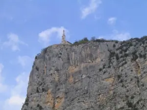 Kapel van Onze Lieve Vrouw van de rots met uitzicht op Castellane