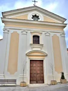 Façade de l'église Saint-Pierre (© J.E)