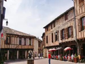 Place des Arcades