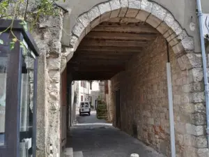 Vaulted passage