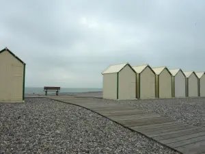 Cabañas de playa junto al mar