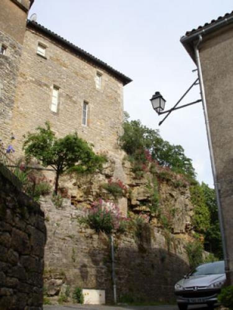 Caylus - La rue des remparts