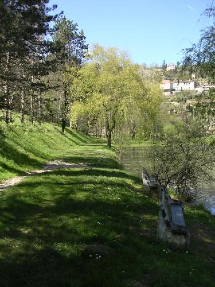 Caylus - Caylus et son lac