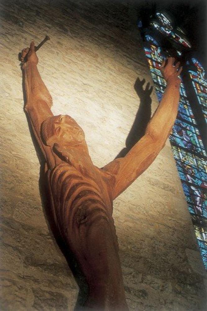 Caylus - Christ d'Ossip Zadkine dans l'église Saint-Jean-Baptiste de Caylus