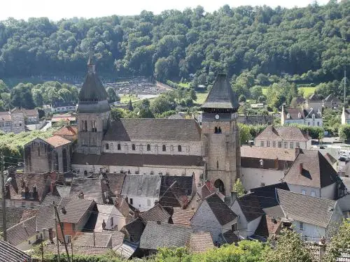 Chiesa abbaziale vista dall'alto di Chambon