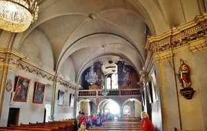 L'intérieur de l'église Saint-Michel