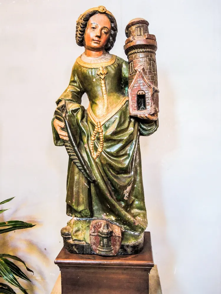 Champagney - Statue of Saint Barbara, in the church (© JE)