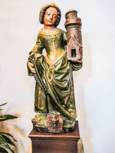 Statue de Sainte-Barbe, dans l'église (© J.E)