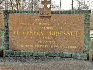 Monument du général Brosset (© Jean Espirat)