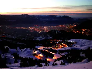 Ski nocturne (© imagesetreves)