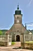 教会のファサードと鐘楼（©J.E）