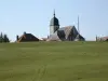 Chapelle-des-Bois - L'église en été vue depuis le Swin Golf