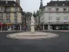 Château-Thierry - Statue de Jean de La Fontaine et sa place relookée !