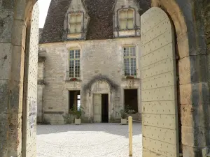 Châteauneuf-en-Auxois (© Frantz)