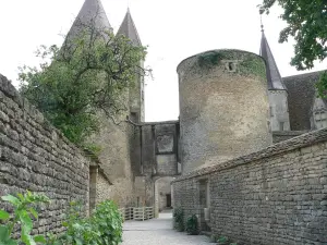 Châteauneuf-en-Auxois (© Frantz)