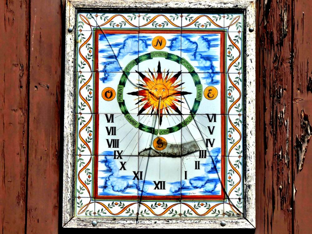 Châtenois - Sundial against a wall (© J.E)
